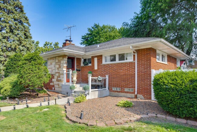Building Photo - 2805 W 83rd Pl