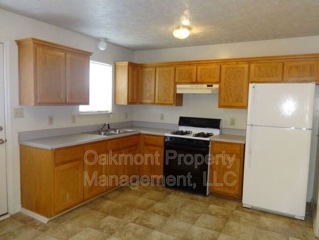 Building Photo - 608 Tally Dr