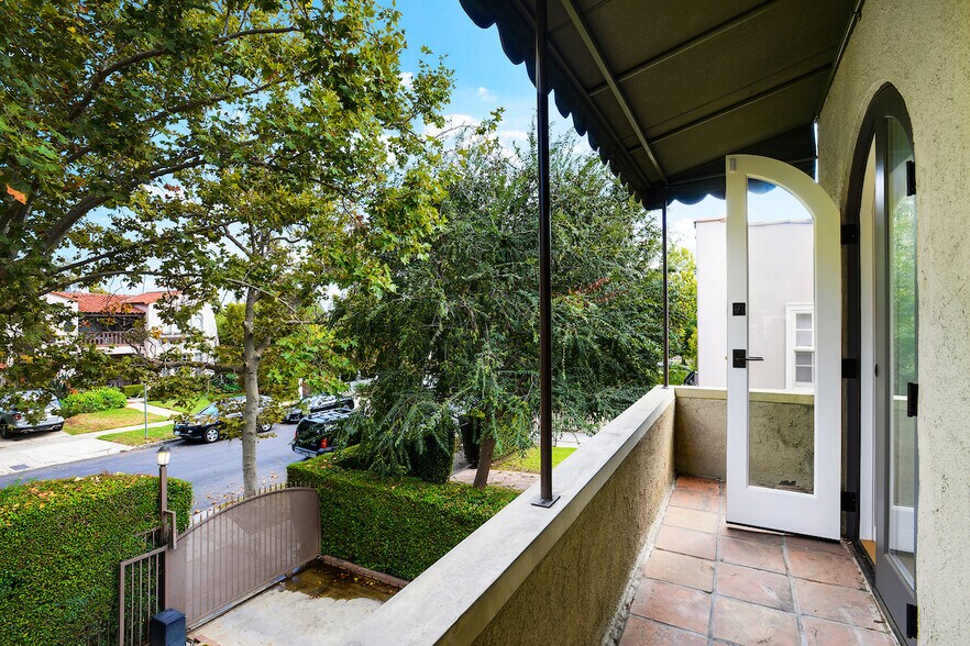 Building Photo - 823 N Harper Ave