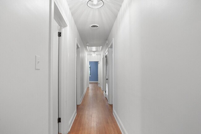 Building Photo - Renovated 3BR / 2BA Home for Rent on Gordonston Ave