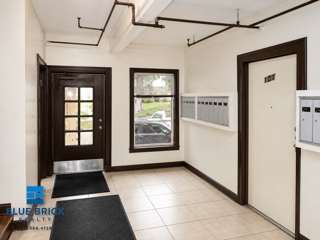 Building Photo - 1527 4th St