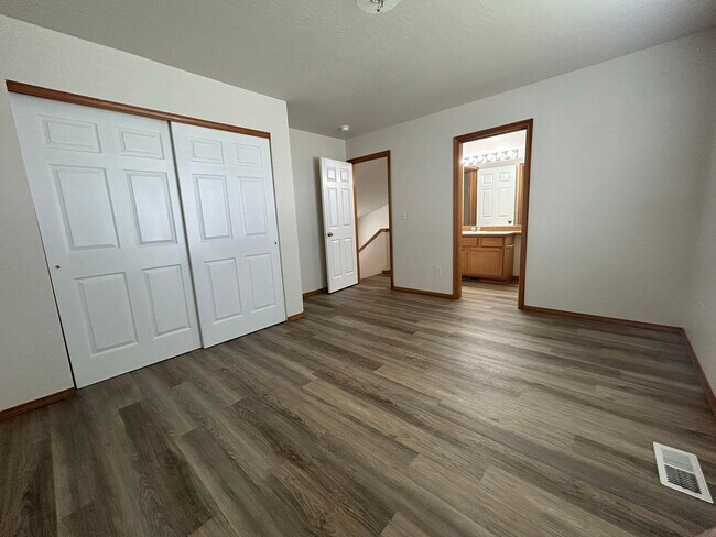 Building Photo - 7815 Deschutes Dr