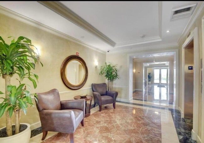 Building Photo - 804 E Windward Way