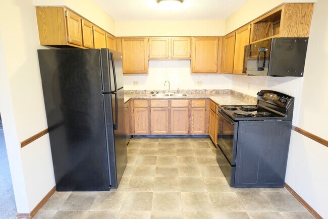 Building Photo - Full Featured Upper 2 Bed, 2 Bath, Garage and Pool