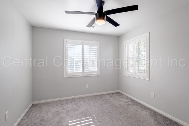 Building Photo - 4 Bedroom/3 Bath Home with Solar, Pool and...