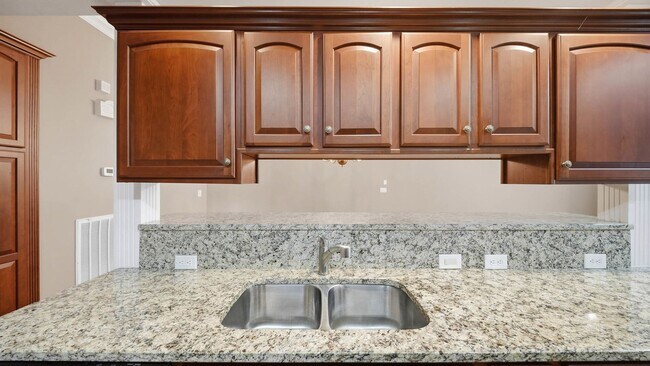 Building Photo - 2 bedroom East Brainerd Townhome