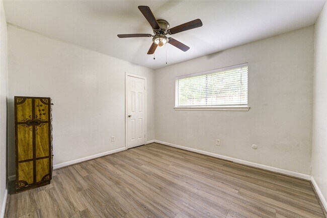 Building Photo - 8107 Durklyn Ln