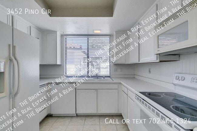 Building Photo - 3452 Pino Cir