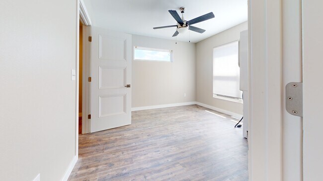 Building Photo - 207 Short St