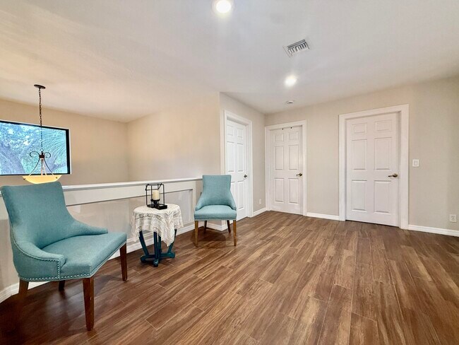 Building Photo - 212 Lone Pine Dr