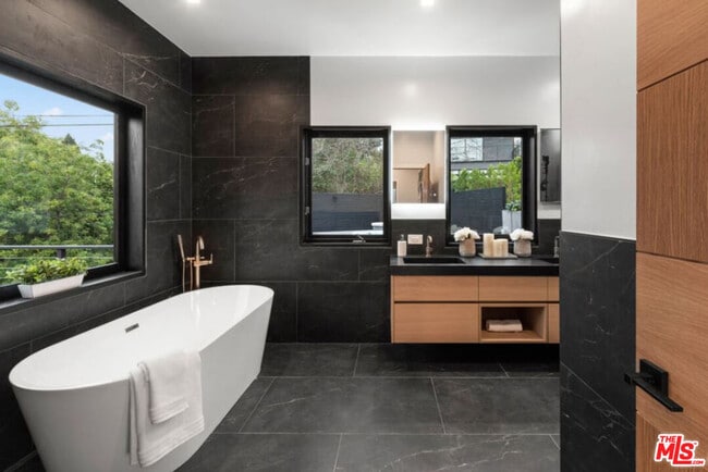 Building Photo - 3936 Farley Ct