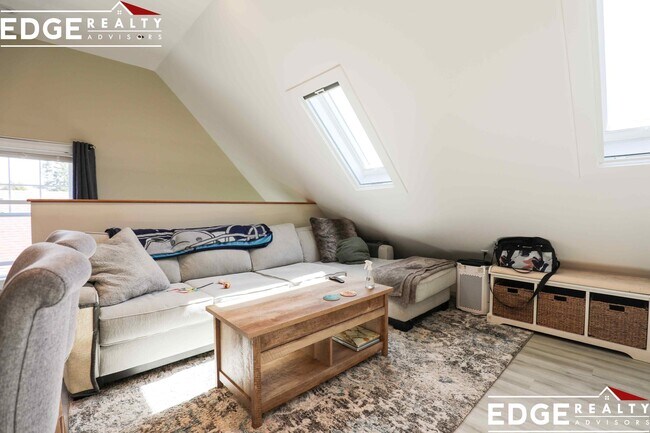 Building Photo - 131 Murdock St