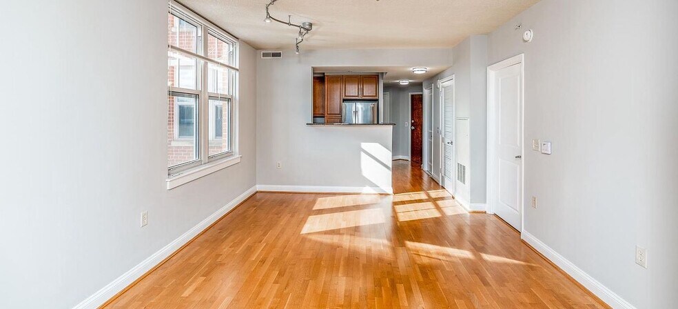 Building Photo - 11760 Sunrise Valley Dr