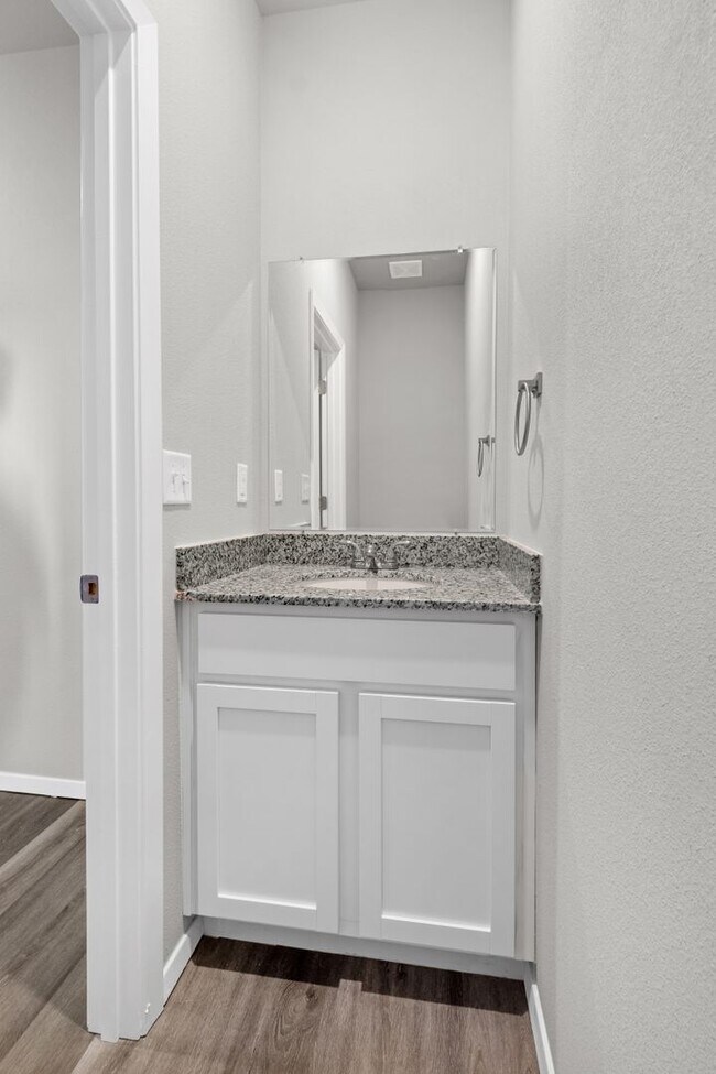 Building Photo - Spacious Home in Fayetteville!