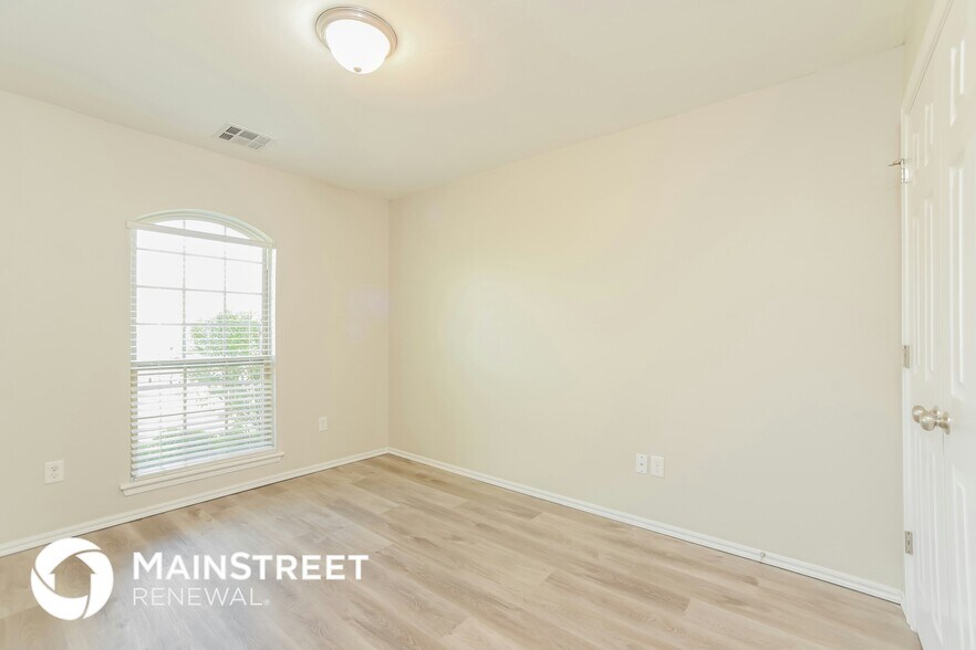 Building Photo - 3609 Truman Dr