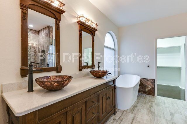 Building Photo - 6721 Hayling Way