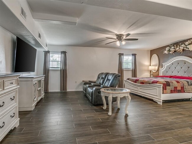 Building Photo - 621 N 16th St