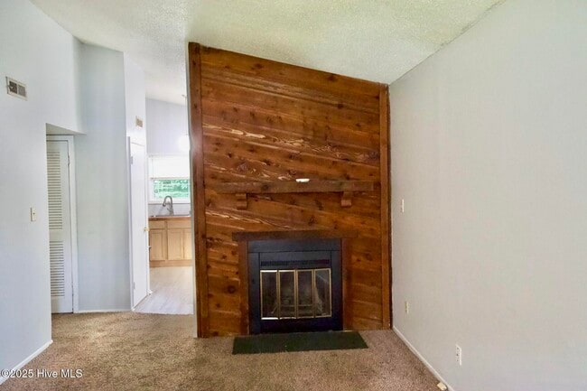 Building Photo - 115 Village Cir