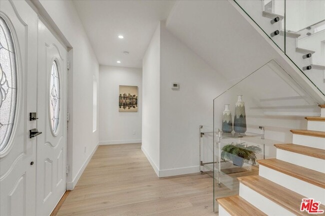 Building Photo - 10347 Hillhaven Ave