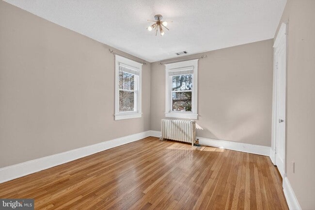 Building Photo - 7903 Woodbury Dr