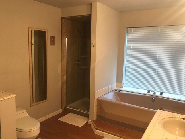Building Photo - Fully Furnished Incline Home
