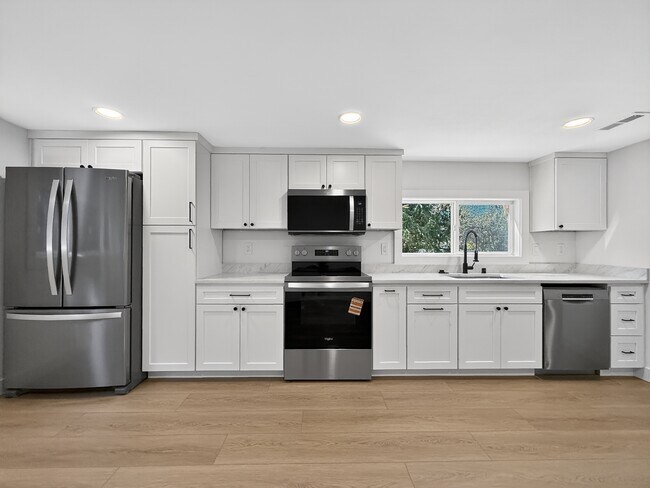 Building Photo - 13337 30th Ave NE