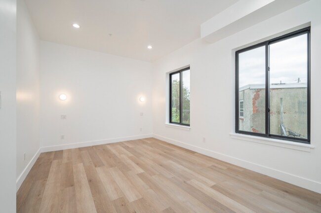 Building Photo - 4432 Lancaster Ave