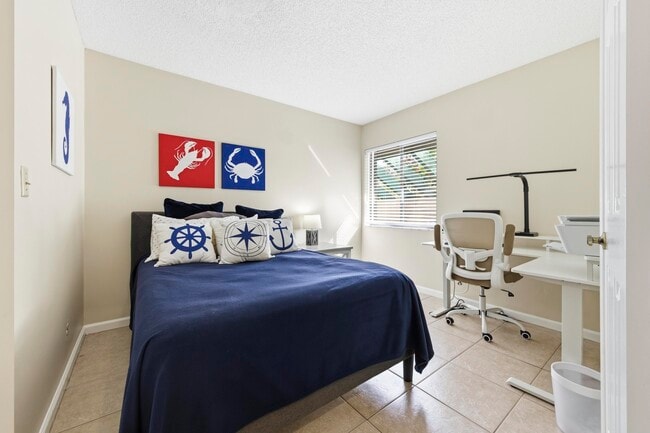 Building Photo - 15 Lexington Ln E