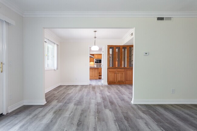 Building Photo - 6427 Dunlo Pl