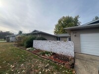 Building Photo - 2600/201 Cardifs