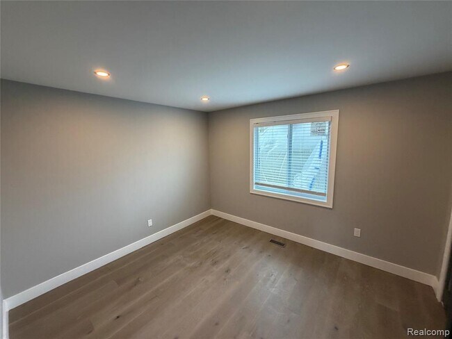 Building Photo - 5140 Woodrun Ct