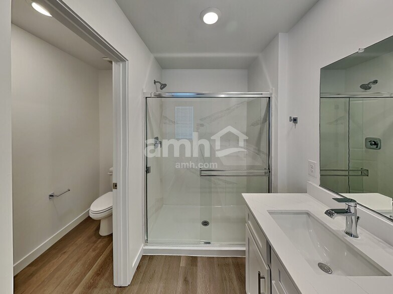 Building Photo - 9525 Harkes Dr