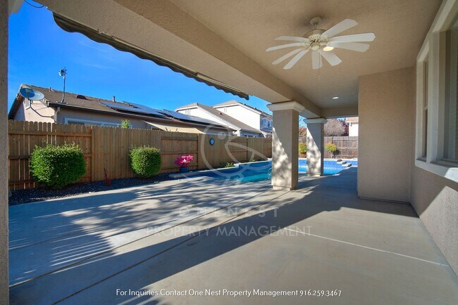 Building Photo - Fantastic - one of a kind 5 bdrm 4 bth home with pool
