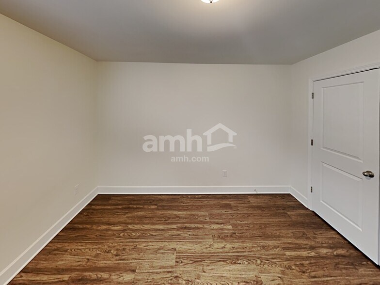 Building Photo - 4261 Longfellow Dr