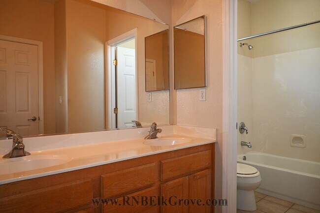 Building Photo - 5 Bedroom Home in Elk Grove! - Resident Benefit Package Property