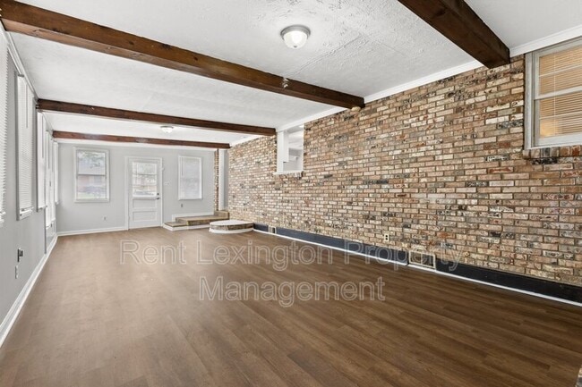 Building Photo - 228 Kenlock Dr