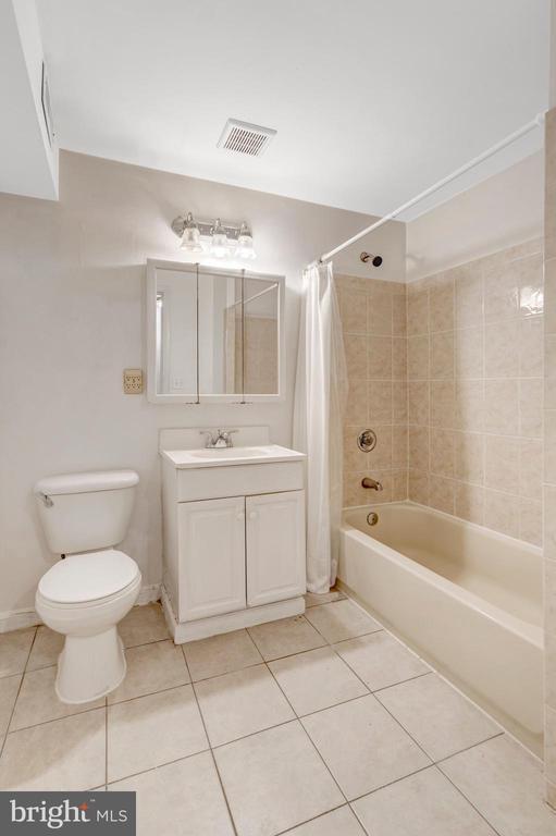 Building Photo - 8916 Braeburn Dr