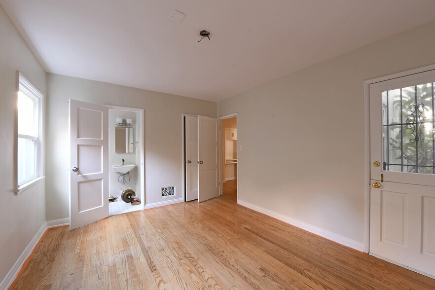 Building Photo - 11061 Ohio Ave