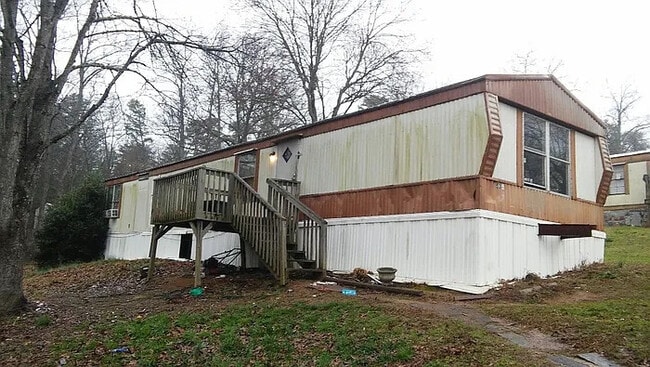Building Photo - 2 Bedroom 1 Bathroom