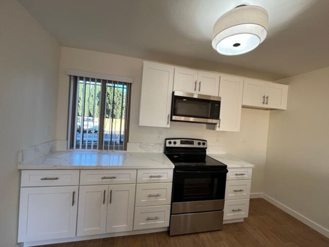 Building Photo - Remodeled 1 Bedroom Unit in the City of Orange