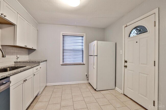 Building Photo - Two Bedroom Home for UC Students for This Year and Next!