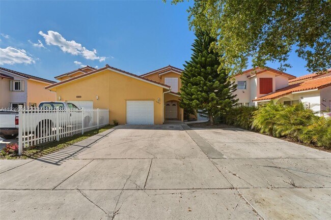 Building Photo - 10912 SW 146th Ave