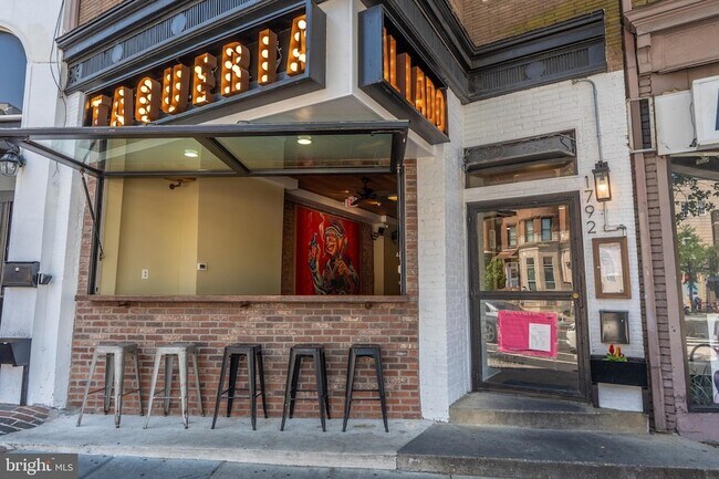 Building Photo - 2460 Ontario Rd NW