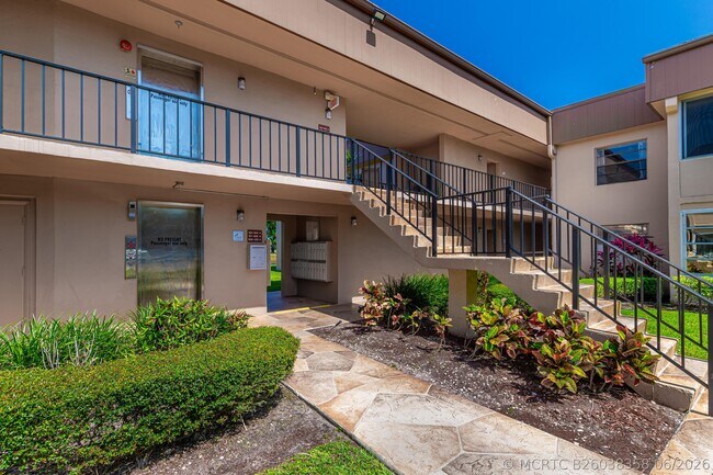 Building Photo - 137 Piedmont Way
