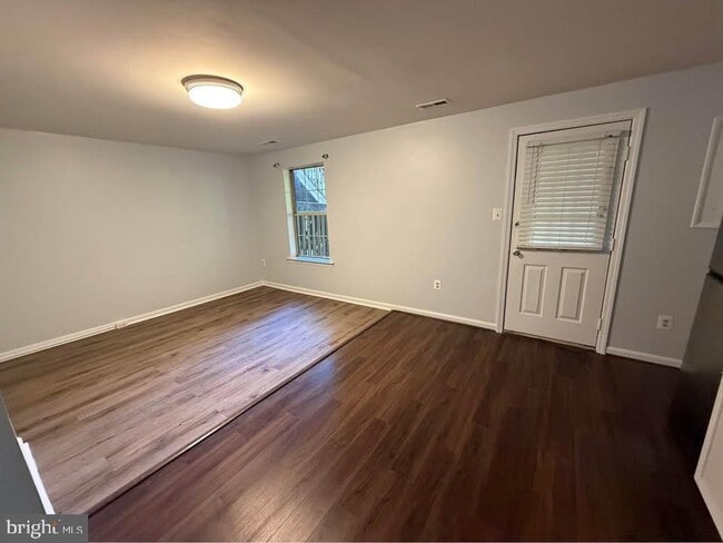Building Photo - 14941 Enterprise Ln