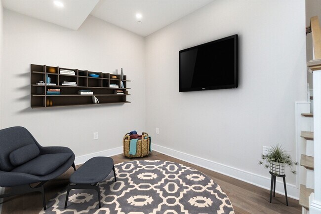 Building Photo - 12 Reedsdale St