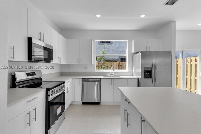 Building Photo - 1081 SE 3rd Terrace