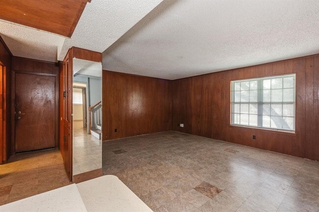 Building Photo - 8401 Tecumseh Dr