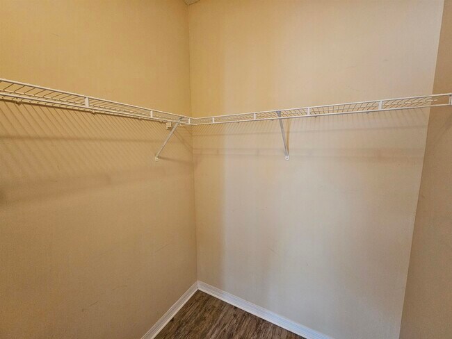 Building Photo - 605 Fairway Dr