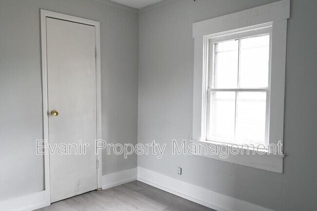 Building Photo - 126 N Walnut St